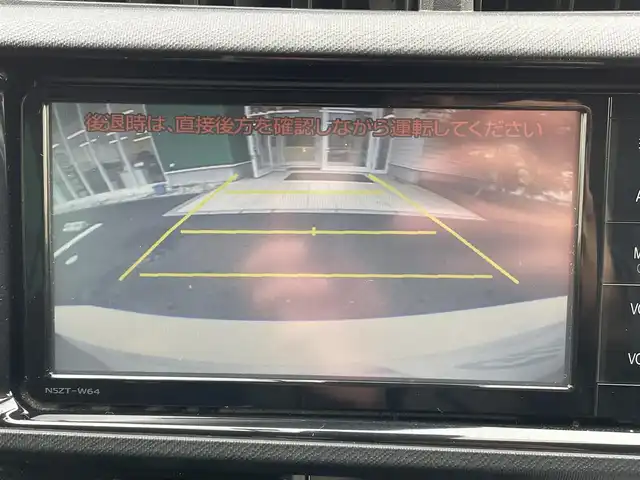 トヨタ アクア G G’s 岡山県 2016(平28)年 6.4万km ライムホワイトパールクリスタルシャイン 純正メモリナビ　NSZT-W64/フルセグTV、CD、DVD、Bluetooth、AM、FM/バックカメラ/ETC/前方ドライブレコーダー/クルーズコントロール/オートハイビーム/プリクラッシュセーフティ/レーンディパーチャーアラート