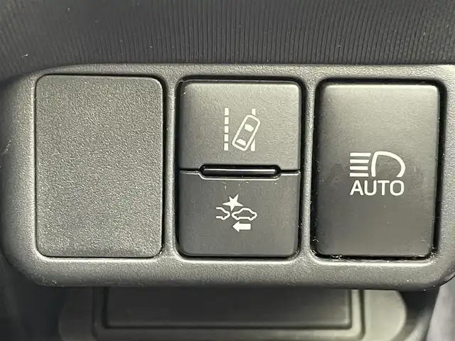 トヨタ アクア G G’s 岡山県 2016(平28)年 6.4万km ライムホワイトパールクリスタルシャイン 純正メモリナビ　NSZT-W64/フルセグTV、CD、DVD、Bluetooth、AM、FM/バックカメラ/ETC/前方ドライブレコーダー/クルーズコントロール/オートハイビーム/プリクラッシュセーフティ/レーンディパーチャーアラート