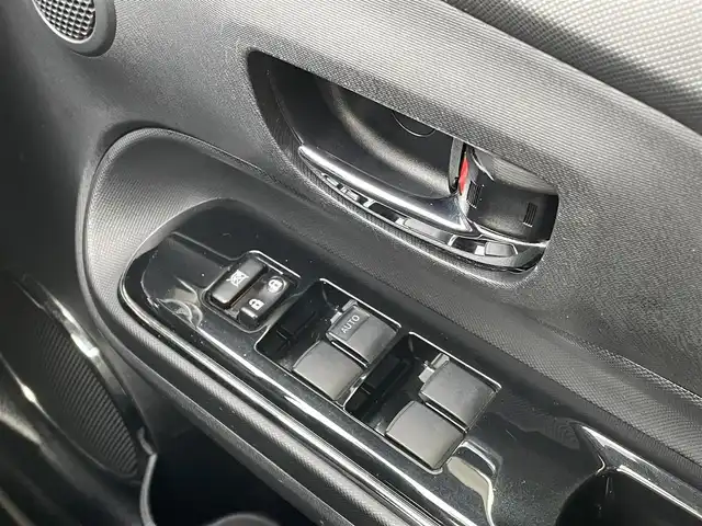 トヨタ アクア G G’s 岡山県 2016(平28)年 6.4万km ライムホワイトパールクリスタルシャイン 純正メモリナビ　NSZT-W64/フルセグTV、CD、DVD、Bluetooth、AM、FM/バックカメラ/ETC/前方ドライブレコーダー/クルーズコントロール/オートハイビーム/プリクラッシュセーフティ/レーンディパーチャーアラート