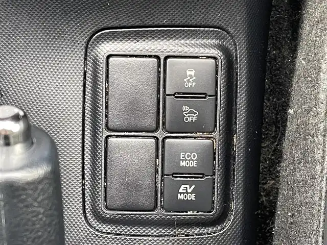 トヨタ アクア G G’s 岡山県 2016(平28)年 6.4万km ライムホワイトパールクリスタルシャイン 純正メモリナビ　NSZT-W64/フルセグTV、CD、DVD、Bluetooth、AM、FM/バックカメラ/ETC/前方ドライブレコーダー/クルーズコントロール/オートハイビーム/プリクラッシュセーフティ/レーンディパーチャーアラート