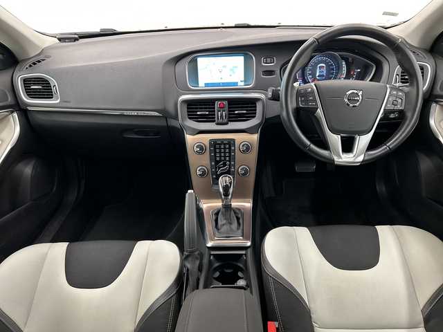 ボルボ Ｖ４０ クロスカントリー D4 モメンタム 岡山県 2016(平28)年 3.9万km ロウカッパーM 純正ナビ/Bluetooth/USB/AM/FM/フルセグTV/クロストラフィックアラート/ロードサイドインフォメーション/アクティブハイビーム/リアビューカメラ/SENSUSCONECT/ACC/BLIS/LCMA/LKA/DAC/クロストラフィックアラート/ロードサイドインフォメーション/アクティブハイビーム/リアビューカメラ/ESC/SIPS/WHIPS/ETC