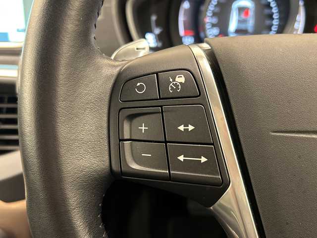 ボルボ Ｖ４０ クロスカントリー D4 モメンタム 岡山県 2016(平28)年 3.9万km ロウカッパーM 純正ナビ/Bluetooth/USB/AM/FM/フルセグTV/クロストラフィックアラート/ロードサイドインフォメーション/アクティブハイビーム/リアビューカメラ/SENSUSCONECT/ACC/BLIS/LCMA/LKA/DAC/クロストラフィックアラート/ロードサイドインフォメーション/アクティブハイビーム/リアビューカメラ/ESC/SIPS/WHIPS/ETC