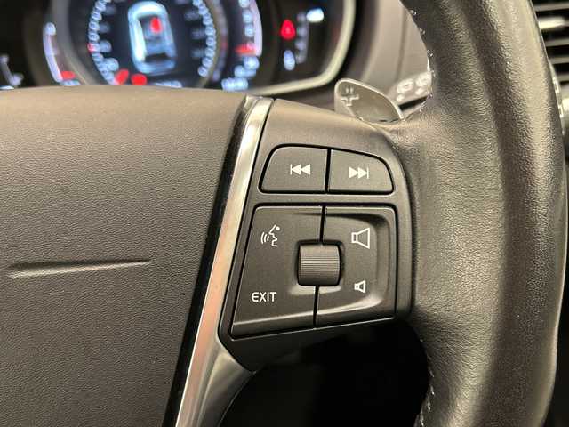 ボルボ Ｖ４０ クロスカントリー D4 モメンタム 岡山県 2016(平28)年 3.9万km ロウカッパーM 純正ナビ/Bluetooth/USB/AM/FM/フルセグTV/クロストラフィックアラート/ロードサイドインフォメーション/アクティブハイビーム/リアビューカメラ/SENSUSCONECT/ACC/BLIS/LCMA/LKA/DAC/クロストラフィックアラート/ロードサイドインフォメーション/アクティブハイビーム/リアビューカメラ/ESC/SIPS/WHIPS/ETC