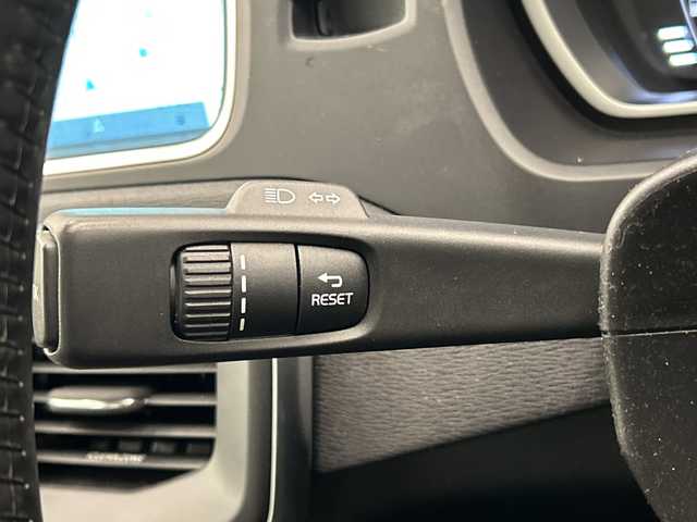 ボルボ Ｖ４０ クロスカントリー D4 モメンタム 岡山県 2016(平28)年 3.9万km ロウカッパーM 純正ナビ/Bluetooth/USB/AM/FM/フルセグTV/クロストラフィックアラート/ロードサイドインフォメーション/アクティブハイビーム/リアビューカメラ/SENSUSCONECT/ACC/BLIS/LCMA/LKA/DAC/クロストラフィックアラート/ロードサイドインフォメーション/アクティブハイビーム/リアビューカメラ/ESC/SIPS/WHIPS/ETC