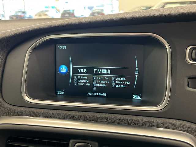 ボルボ Ｖ４０ クロスカントリー D4 モメンタム 岡山県 2016(平28)年 3.9万km ロウカッパーM 純正ナビ/Bluetooth/USB/AM/FM/フルセグTV/クロストラフィックアラート/ロードサイドインフォメーション/アクティブハイビーム/リアビューカメラ/SENSUSCONECT/ACC/BLIS/LCMA/LKA/DAC/クロストラフィックアラート/ロードサイドインフォメーション/アクティブハイビーム/リアビューカメラ/ESC/SIPS/WHIPS/ETC