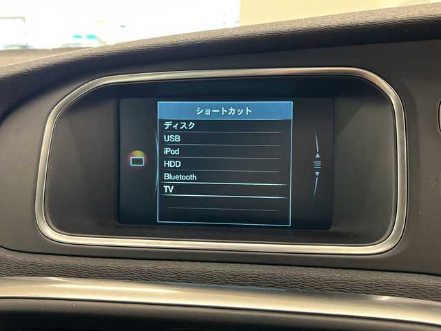 ボルボ Ｖ４０ クロスカントリー D4 モメンタム 岡山県 2016(平28)年 3.9万km ロウカッパーM 純正ナビ/Bluetooth/USB/AM/FM/フルセグTV/クロストラフィックアラート/ロードサイドインフォメーション/アクティブハイビーム/リアビューカメラ/SENSUSCONECT/ACC/BLIS/LCMA/LKA/DAC/クロストラフィックアラート/ロードサイドインフォメーション/アクティブハイビーム/リアビューカメラ/ESC/SIPS/WHIPS/ETC