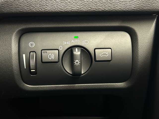 ボルボ Ｖ４０ クロスカントリー D4 モメンタム 岡山県 2016(平28)年 3.9万km ロウカッパーM 純正ナビ/Bluetooth/USB/AM/FM/フルセグTV/クロストラフィックアラート/ロードサイドインフォメーション/アクティブハイビーム/リアビューカメラ/SENSUSCONECT/ACC/BLIS/LCMA/LKA/DAC/クロストラフィックアラート/ロードサイドインフォメーション/アクティブハイビーム/リアビューカメラ/ESC/SIPS/WHIPS/ETC