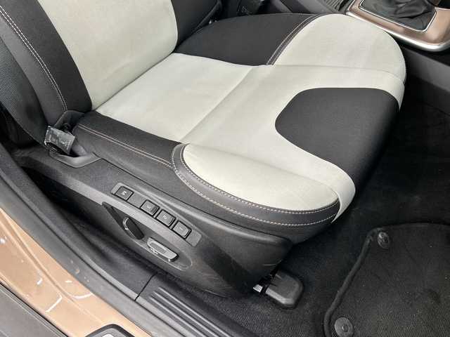 ボルボ Ｖ４０ クロスカントリー D4 モメンタム 岡山県 2016(平28)年 3.9万km ロウカッパーM 純正ナビ/Bluetooth/USB/AM/FM/フルセグTV/クロストラフィックアラート/ロードサイドインフォメーション/アクティブハイビーム/リアビューカメラ/SENSUSCONECT/ACC/BLIS/LCMA/LKA/DAC/クロストラフィックアラート/ロードサイドインフォメーション/アクティブハイビーム/リアビューカメラ/ESC/SIPS/WHIPS/ETC