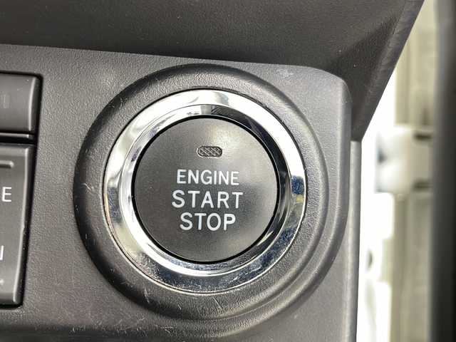 トヨタ ルーミー カスタムG 千葉県 2021(令3)年 4.6万km パールホワイトⅢ 純正9インチディスプレイオーディオ/　（Bluetooth/USB/iPod/フルセグTV）/衝突被害軽減システム/レーンキープアシスト/コーナーセンサー（後ろのみ）/レーダークルーズコントロール/バックカメラ/純正ビルトインETC/両側パワースライドドア/アイドリングストップ/電動パーキングブレーキ/ブレーキホールド/パワーモード/パワーステアリング/純正フロアマット/オートハイビーム/LEDヘッドライト/純正14インチアルミホイール/保証書/記録簿/取扱説明書