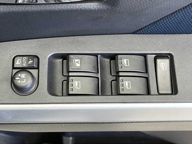 トヨタ ルーミー カスタムG 千葉県 2021(令3)年 4.6万km パールホワイトⅢ 純正9インチディスプレイオーディオ/　（Bluetooth/USB/iPod/フルセグTV）/衝突被害軽減システム/レーンキープアシスト/コーナーセンサー（後ろのみ）/レーダークルーズコントロール/バックカメラ/純正ビルトインETC/両側パワースライドドア/アイドリングストップ/電動パーキングブレーキ/ブレーキホールド/パワーモード/パワーステアリング/純正フロアマット/オートハイビーム/LEDヘッドライト/純正14インチアルミホイール/保証書/記録簿/取扱説明書