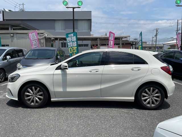 メルセデス・ベンツ Ａ１８０ 大阪府 2016(平28)年 6.2万km 白 純正ナビ/バックカメラ/ETC/フルセグTV/LEDヘッドライト/ウインカーミラー/アイドリングストップ/パドルシフト/純正マット/保証書/取扱説明書