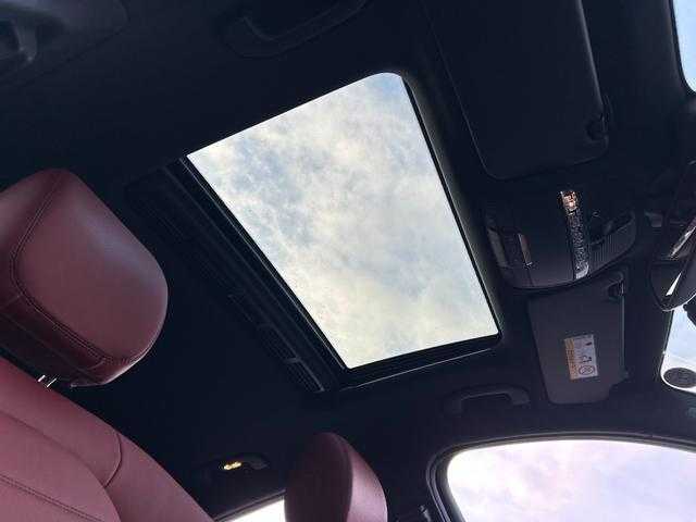メルセデス・ベンツ ＧＬＣ２２０ d 4マチック クーペ スポーツ 本革 埼玉県 2018(平30)年 6.5万km ダイヤモンドホワイト 黒赤革コンビシート/サンルーフ/純正HDDナビ/(Bluetooth/USB/CD/フルセグ)/シートヒーター/レーダーセフティＰＫＧ/ヘッドアップディスプレイ/ＬＥＤヘッドライト/パワーバックドア/全方位カメラ/ブルメスターサウンド