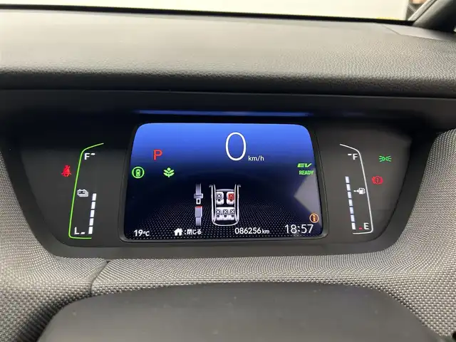 ホンダ フィット e:HEVクロスター 愛媛県 2020(令2)年 8.7万km プレミアムサンライトホワイトパール AA落札成約済み//衝突軽減ブレーキ〈CMBS〉 誤発進抑制機能 後方誤発進抑制機能 近距離衝突軽減ブレーキ 歩行者事故低減ステアリング 路外逸脱抑制機能 渋滞追従機能付アダプティブ・クルーズ・コントロール〈ACC〉 車線維持支援システム〈LKAS〉 先行車発進お知らせ機能 標識認識機能 オートハイビーム 純正SDナビ Bluetooth　フルセグ　バックカメラ　親水/ヒーテッドドアミラー　熱線入りフロントウインドウ　PTCヒーター