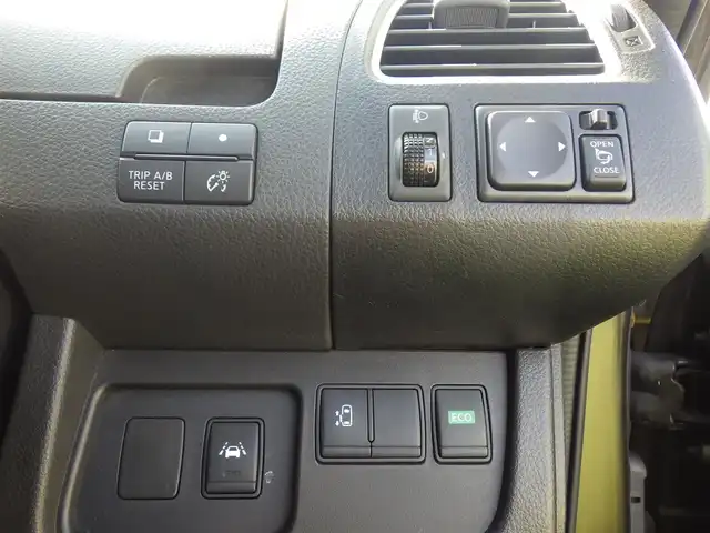 日産 セレナ ハイウェイスター Sハイブリッド 千葉県 2014(平26)年 6.1万km タイガーアイブラウン エマージェンシーブレーキ/クルーズコントロール/アイドリングストップ/左パワースライドドア/右イージークローザードア/純正メモリーナビ/地デジTV/【DVD/CD再生機能　Bluetooth接続】/バックカメラ/フリップダウンモニター/革巻きステアリング/ETC/HIDヘッドライト/フォグライト/ウインカーミラー/純正16インチアルミホイル/インテリジェントキー