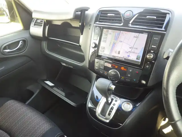 日産 セレナ ハイウェイスター Sハイブリッド 千葉県 2014(平26)年 6.1万km タイガーアイブラウン エマージェンシーブレーキ/クルーズコントロール/アイドリングストップ/左パワースライドドア/右イージークローザードア/純正メモリーナビ/地デジTV/【DVD/CD再生機能　Bluetooth接続】/バックカメラ/フリップダウンモニター/革巻きステアリング/ETC/HIDヘッドライト/フォグライト/ウインカーミラー/純正16インチアルミホイル/インテリジェントキー