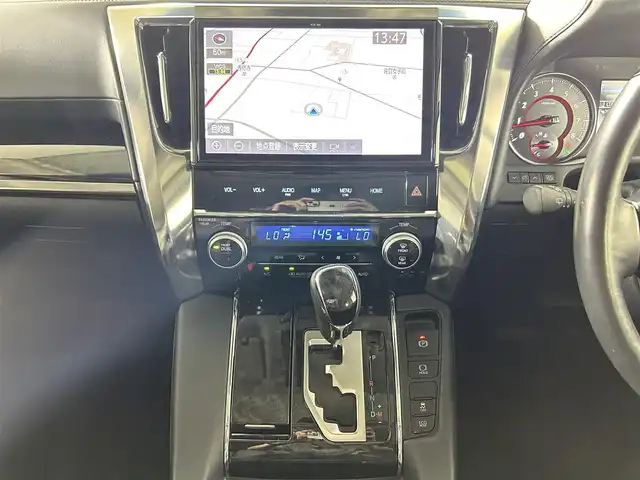 トヨタ アルファード S Cパッケージ 佐賀県 2019(平31)年 4万km ブラック 純正10インチナビ【NSZT-Z68T】/【フルセグTV.DVD.CD.Bluetooth】/純正12.1インチフリップダウンモニター/サンルーフ/モデリスタエアロ/デジタルインナールームミラー/衝突被害軽減システム/ブラインドスポットモニター/レーダークルーズコントロール/ロードサインアシスト/クリアランスソナー/オートライト/オートマチックハイビーム/レーンアシスト/オートブレーキホールド/前方ドライレコーダー/3眼LEDヘッドライト/フォグライト/ビルトインETC2.0/ステアリングヒーター/パワーバッグドア/両側パワースライドドア/運転席・助手席シートヒーター/運転席・助手席エアシート/メモリーシート/合皮シート/オートワイパー/純正18インチアルミホイール