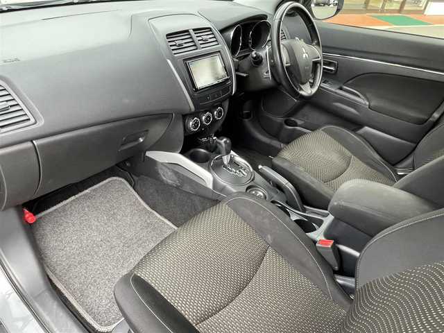 三菱 ＲＶＲ G 長野県 2013(平25)年 11.3万km ガンＭ 社外ナビ（CD、DVD、IPOD、AUX）/バックカメラ/ワンセグテレビ/社外ETC/アイドリングストップ/横滑り防止装置/盗難防止装置/純正フロアマット/ダブルエアバック/ハロゲンヘッドライト/純正ドアバイザー/社外スタッドレス積み込み/４WD/取扱説明書