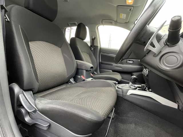 三菱 ＲＶＲ G 長野県 2013(平25)年 11.3万km ガンＭ 社外ナビ（CD、DVD、IPOD、AUX）/バックカメラ/ワンセグテレビ/社外ETC/アイドリングストップ/横滑り防止装置/盗難防止装置/純正フロアマット/ダブルエアバック/ハロゲンヘッドライト/純正ドアバイザー/社外スタッドレス積み込み/４WD/取扱説明書