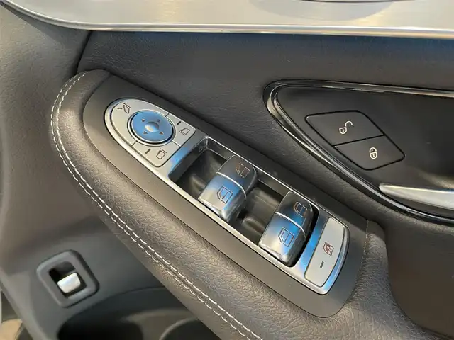 メルセデス・ベンツ ＧＬＣ２２０ d 4マチックスポーツ 愛知県 2019(平31)年 5.4万km セレナイトグレー パノラミックスライディングルーフ/Ｂｕｒｍｅｓｔｅｒサウンド　/後席カロッツェリア製モニター　/純正ナビ　/Ｂｌｕｅｔｏｏｔｈ　/３６０度カメラ　/フルセグＴＶ　/ＡＣＣ　/ＬＫＡ　/ＬＤＷ　/ＢＳＭ　/パワーシート　/シートヒーター/ETC/LEDヘッドライト/プッシュスタート/アイドリングストップ/ウィンカーミラー