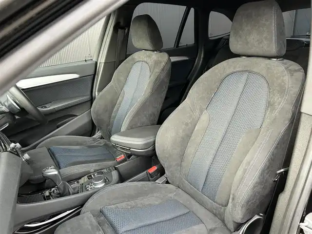 ＢＭＷ Ｘ１ xDrive 18d Mスポーツ 道東・釧路十勝 2019(令1)年 1.4万km サファイアブラックP 純正HDDナビ/BT/USB/シートヒーター(前席)/パワーバックドア/フットトランクオープナー/純正ドライブレコーダー(前後)/革巻ステアリング/リモコン/パドルシフト/プッシュスタート/スマートキー/LEDヘッドライト/オートライト/フロント/リアフォグライト/純正18インチAW/純正フロアマット/インテリジェントセーフティ/ミラーETC
