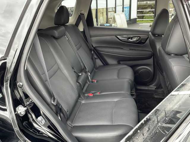 日産 エクストレイル 20Xi Vセレクション 岐阜県 2022(令4)年 2.8万km ダイヤモンドブラック 登録時走行距離27987km/純正ＳＤナビ　/プロパイロット　/ＥＴＣ　/ドライブレコーダー　/全方位カメラ　/デジタルインナーミラー　/レーダークルーズコントロール　/衝突軽減システム　/前後コーナーセンサー　/アイドリングストップ/横滑り防止装置　/ＬＥＤヘッドライト/オートライト/電動リアゲート/シートヒーター/パワーシート/レザーシート/4WD/プッシュスタート/スマートキー/スペアキー/純正18インチアルミホイール/純正フロアマット