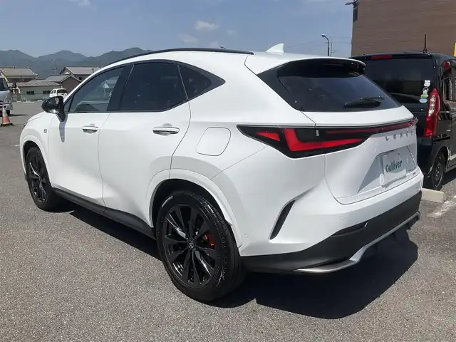 レクサス ＮＸ 350h Fスポーツ 滋賀県 2023(令5)年 0.6万km ホワイトノーヴァガラスフレーク ワンオーナー4WD/車検8年11月まで/セーフティシステムプラス/ブラインドスポットモニター/パノラマルーフ（チルド&アウタースライド式）/ルーフレール/オレンジブレーキキャリパー/デジタルインナーミラー/置くだけ充電/純正前後ドライブレコーダー/3眼フルLEDヘッドライト/LEDフォグランプ/14インチディスプレイオーディオ/Bluetooth、フルセグテレビ、Miracast/パノラミックビューモニター/ビルトインETC2.0/ハンズフリーパワーバックドア/前席シートヒーター、ベンチレーション/前席パワーシート、ステアリングヒーター/ドライブモードセレクト/純正20インチアルミホイール/カードキー、スペアキー有り/取扱説明書、保証書