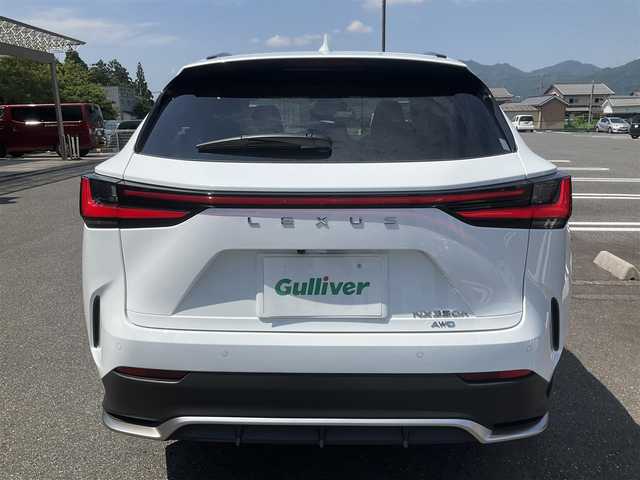 レクサス ＮＸ 350h Fスポーツ 滋賀県 2023(令5)年 0.6万km ホワイトノーヴァガラスフレーク ワンオーナー4WD/車検8年11月まで/セーフティシステムプラス/ブラインドスポットモニター/パノラマルーフ（チルド&アウタースライド式）/ルーフレール/オレンジブレーキキャリパー/デジタルインナーミラー/置くだけ充電/純正前後ドライブレコーダー/3眼フルLEDヘッドライト/LEDフォグランプ/14インチディスプレイオーディオ/Bluetooth、フルセグテレビ、Miracast/パノラミックビューモニター/ビルトインETC2.0/ハンズフリーパワーバックドア/前席シートヒーター、ベンチレーション/前席パワーシート、ステアリングヒーター/ドライブモードセレクト/純正20インチアルミホイール/カードキー、スペアキー有り/取扱説明書、保証書