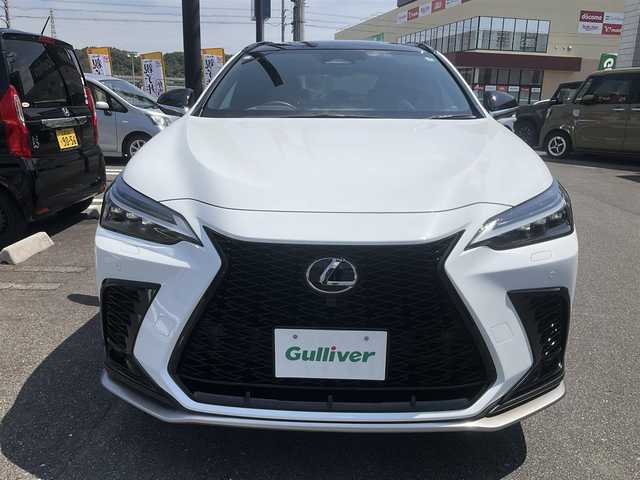 レクサス ＮＸ 350h Fスポーツ 滋賀県 2023(令5)年 0.6万km ホワイトノーヴァガラスフレーク ワンオーナー4WD/車検8年11月まで/セーフティシステムプラス/ブラインドスポットモニター/パノラマルーフ（チルド&アウタースライド式）/ルーフレール/オレンジブレーキキャリパー/デジタルインナーミラー/置くだけ充電/純正前後ドライブレコーダー/3眼フルLEDヘッドライト/LEDフォグランプ/14インチディスプレイオーディオ/Bluetooth、フルセグテレビ、Miracast/パノラミックビューモニター/ビルトインETC2.0/ハンズフリーパワーバックドア/前席シートヒーター、ベンチレーション/前席パワーシート、ステアリングヒーター/ドライブモードセレクト/純正20インチアルミホイール/カードキー、スペアキー有り/取扱説明書、保証書