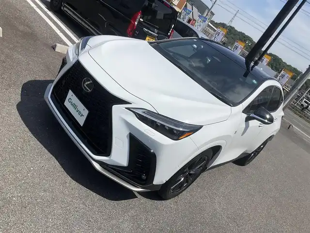 レクサス ＮＸ 350h Fスポーツ 滋賀県 2023(令5)年 0.6万km ホワイトノーヴァガラスフレーク ワンオーナー4WD/車検8年11月まで/セーフティシステムプラス/ブラインドスポットモニター/パノラマルーフ（チルド&アウタースライド式）/ルーフレール/オレンジブレーキキャリパー/デジタルインナーミラー/置くだけ充電/純正前後ドライブレコーダー/3眼フルLEDヘッドライト/LEDフォグランプ/14インチディスプレイオーディオ/Bluetooth、フルセグテレビ、Miracast/パノラミックビューモニター/ビルトインETC2.0/ハンズフリーパワーバックドア/前席シートヒーター、ベンチレーション/前席パワーシート、ステアリングヒーター/ドライブモードセレクト/純正20インチアルミホイール/カードキー、スペアキー有り/取扱説明書、保証書