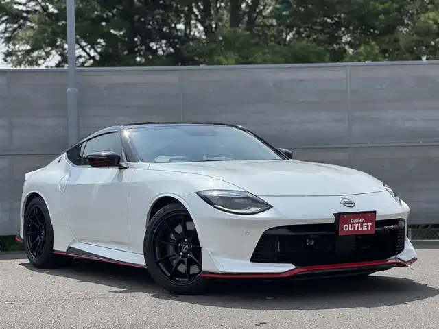 日産 フェアレディ Ｚ ニスモ 三重県 2025(令7)年 0.1万km パールⅡ 先進運転支援技術/・インテリジェントクルーズコントロール/・前方衝突予測警報/・インテリジェントエマージェンシーブレーキ/・踏み間違い衝突防止アシスト/・車線逸脱警報/・後側方車両検知警報/・後退時車両検知警報/NissanConnectナビゲーションシステム/・メモリーナビ/・9インチワイドディスプレイ/・地デジTV/・Bluetooth/・ハンズフリーフォン/・ボイスコマンド/・USB端子/・AppleCarPlay/AndroidAuto/・AmazonAlexa/BOSEサウンドシステム(8スピーカー)/バックモニター/クリアランスソナー/ブラック/レッドツートーンRECARO製革/アルカンターラコンビスポーツシート/レッドセンターマーク付レッドステッチ入アルカンターラ巻きコンビステアリングホイール/・ステアリングスイッチ/・パドルシフト/3連サブメーター/ビルトインETC2.0/純正19インチRAYS製9本スポークブラック塗装鍛造アルミホイール/レッドブレーキキャリパー/専用サスペンション/LEDヘッドランプ/・オートライト/LEDフロントフォグランプ/プッシュエンジンスタート/インテリジェントキー×2/新車時保証書/取扱説明書