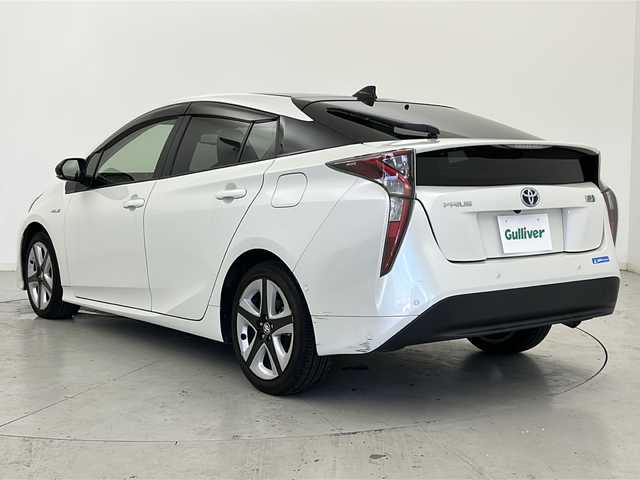 トヨタ プリウス Sセーフティプラス ツートーン 宮城県 2018(平30)年 3.9万km アティチュードブラックマイカ/ホワイトパールクリスタルシャイン Toyota Safety Sense /・プリクラッシュセーフティ/・レーンディパーチャーアラート/・オートマチックハイビーム/・レーダークルーズコントロール/インテリジェントパーキングアシスト/純正7型SDナビ（地図SD無）/・BT.CD.DVD.SD/バックカメラ/フルセグTV/ビルトインETC/純正ドライブレコーダー（F）/プッシュスタート/スマートキー/ステアリングスイッチ/LEDヘッドライト/LEDフォグライト/純正17インチAW/社外フロアマット/純正ドアバイザー/トノカバー