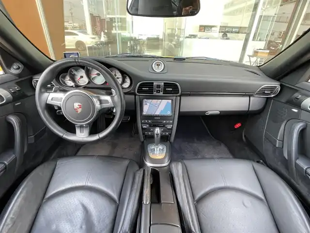 ポルシェ ９１１ カレラ4 S 鹿児島県 2011(平23)年 2.9万km 黄 禁煙車/左ハンドル/4WD/スポーツクロノパッケージ/スポーツデザインステアリング/純正ナビ/バックカメラ/BOSEサウンド/ブラックレザースポーツ/シートヒーター/カーボンスカッフプレート/PSM/取扱説明書/保証書/スペアキー