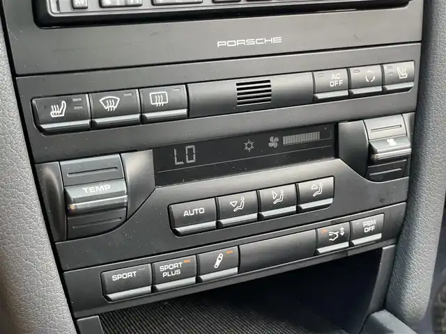 ポルシェ ９１１ カレラ4 S 鹿児島県 2011(平23)年 2.9万km 黄 禁煙車/左ハンドル/4WD/スポーツクロノパッケージ/スポーツデザインステアリング/純正ナビ/バックカメラ/BOSEサウンド/ブラックレザースポーツ/シートヒーター/カーボンスカッフプレート/PSM/取扱説明書/保証書/スペアキー
