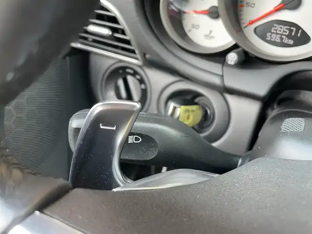 ポルシェ ９１１ カレラ4 S 鹿児島県 2011(平23)年 2.9万km 黄 禁煙車/左ハンドル/4WD/スポーツクロノパッケージ/スポーツデザインステアリング/純正ナビ/バックカメラ/BOSEサウンド/ブラックレザースポーツ/シートヒーター/カーボンスカッフプレート/PSM/取扱説明書/保証書/スペアキー