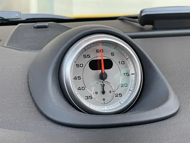 ポルシェ ９１１ カレラ4 S 鹿児島県 2011(平23)年 2.9万km 黄 禁煙車/左ハンドル/4WD/スポーツクロノパッケージ/スポーツデザインステアリング/純正ナビ/バックカメラ/BOSEサウンド/ブラックレザースポーツ/シートヒーター/カーボンスカッフプレート/PSM/取扱説明書/保証書/スペアキー