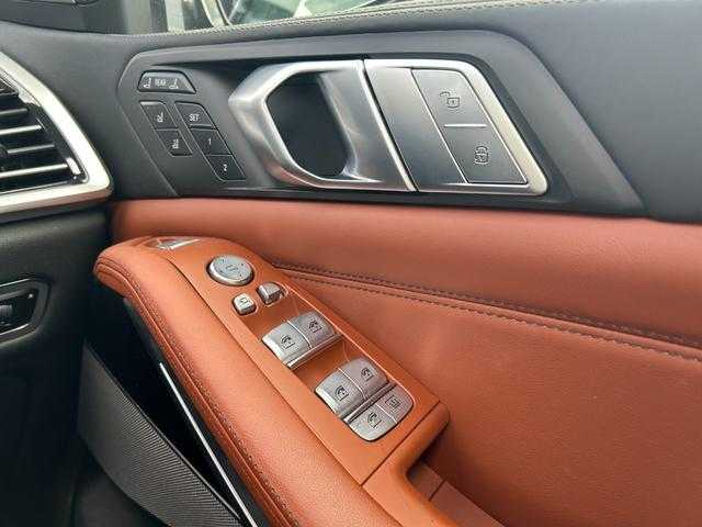 ＢＭＷ ＢＭＷ Ｘ７ 埼玉県 2021(令3)年 4.4万km パール ワンオーナー/茶革シート/純正HDDナビ/（Bluetooth/USB/CD/DVD/USB/フルセグ）/パノラマガラスサンルーフ/ウェルネスＰＫＧ/ヘッドアップディスプレイ/ｈａｒｍａｎ／ｋａｒｄｏｎ/リアエンターテインメント/全周囲カメラ/純正ＥＴＣ