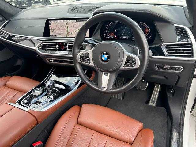 ＢＭＷ ＢＭＷ Ｘ７ 埼玉県 2021(令3)年 4.4万km パール ワンオーナー/茶革シート/純正HDDナビ/（Bluetooth/USB/CD/DVD/USB/フルセグ）/パノラマガラスサンルーフ/ウェルネスＰＫＧ/ヘッドアップディスプレイ/ｈａｒｍａｎ／ｋａｒｄｏｎ/リアエンターテインメント/全周囲カメラ/純正ＥＴＣ