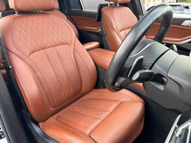 ＢＭＷ ＢＭＷ Ｘ７ 埼玉県 2021(令3)年 4.4万km パール ワンオーナー/茶革シート/純正HDDナビ/（Bluetooth/USB/CD/DVD/USB/フルセグ）/パノラマガラスサンルーフ/ウェルネスＰＫＧ/ヘッドアップディスプレイ/ｈａｒｍａｎ／ｋａｒｄｏｎ/リアエンターテインメント/全周囲カメラ/純正ＥＴＣ