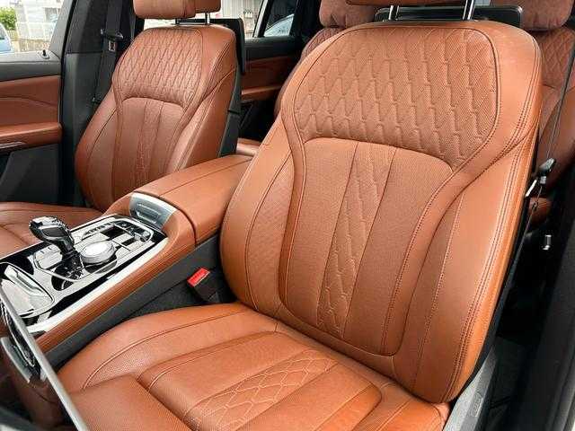ＢＭＷ ＢＭＷ Ｘ７ 埼玉県 2021(令3)年 4.4万km パール ワンオーナー/茶革シート/純正HDDナビ/（Bluetooth/USB/CD/DVD/USB/フルセグ）/パノラマガラスサンルーフ/ウェルネスＰＫＧ/ヘッドアップディスプレイ/ｈａｒｍａｎ／ｋａｒｄｏｎ/リアエンターテインメント/全周囲カメラ/純正ＥＴＣ