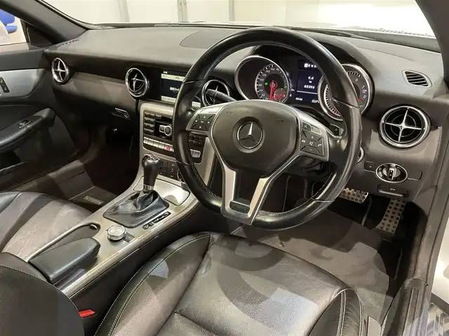 メルセデス・ベンツ ＳＬＫ２００ ブルーエフィシェンシー 新潟県 2011(平23)年 8.9万km イリジウムシルバー クルーズコントロール＆可変スピードリミッター/７インチワイドディスプレイ/ナビゲーションシステム/・CD/DVD/TV/BT/ビークルダイナミクスコントロール/パドルシフト/ブレーキアシスト/アンチロックブレーキシステム/HIDヘッドライト/シートヒーター/ETC/ドライブレコーダー