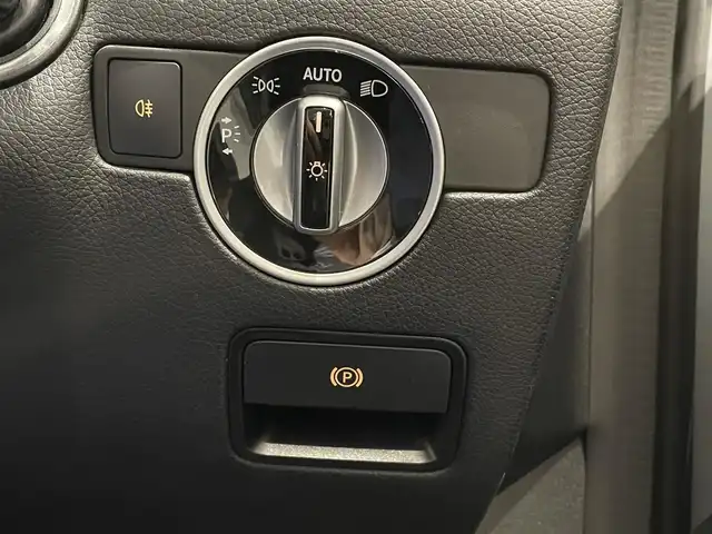 メルセデス・ベンツ ＳＬＫ２００ ブルーエフィシェンシー 新潟県 2011(平23)年 8.9万km イリジウムシルバー クルーズコントロール＆可変スピードリミッター/７インチワイドディスプレイ/ナビゲーションシステム/・CD/DVD/TV/BT/ビークルダイナミクスコントロール/パドルシフト/ブレーキアシスト/アンチロックブレーキシステム/HIDヘッドライト/シートヒーター/ETC/ドライブレコーダー