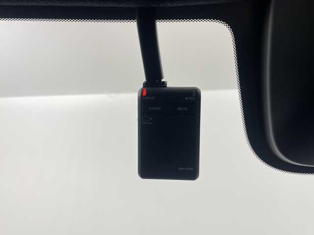 ホンダ ステップワゴン スパーダ eHEV プレミアムライン 埼玉県 2024(令6)年 1.7万km クリスタルブラックパール 純正11．4型SDナビ/（BT/DVD/CD/AM/FM/フルセグTV）/後席モニター/両側パワースライドドア/BSM/前後ドライブレコーダー/ホンダセンシング/・衝突軽減ブレーキ/・誤発進抑制機能/・車線維持支援システム/・アダプティブクルーズコントロール/ハーフレザーシート/シートヒーター/ビルトインETC/前列USB端子/純正アルミホイール