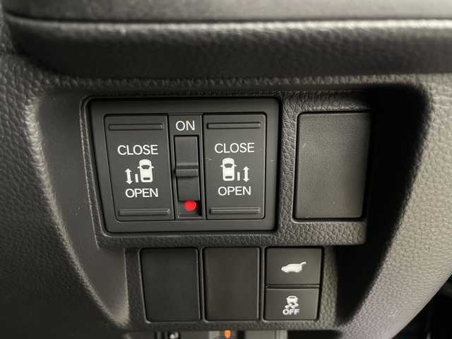 ホンダ ステップワゴン スパーダ eHEV プレミアムライン 埼玉県 2024(令6)年 1.7万km クリスタルブラックパール 純正11．4型SDナビ/（BT/DVD/CD/AM/FM/フルセグTV）/後席モニター/両側パワースライドドア/BSM/前後ドライブレコーダー/ホンダセンシング/・衝突軽減ブレーキ/・誤発進抑制機能/・車線維持支援システム/・アダプティブクルーズコントロール/ハーフレザーシート/シートヒーター/ビルトインETC/前列USB端子/純正アルミホイール