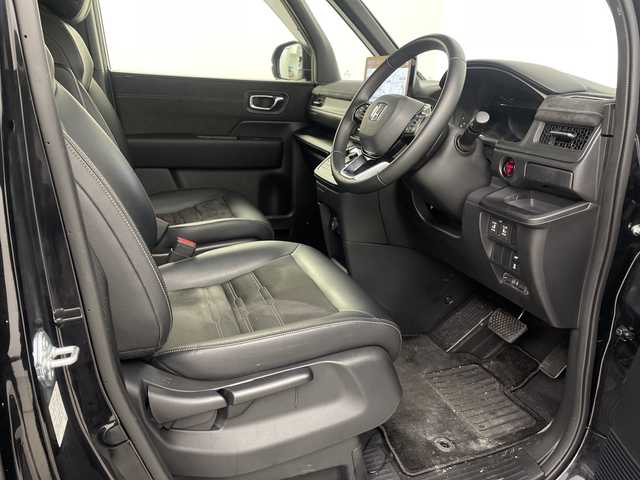 ホンダ ステップワゴン スパーダ eHEV プレミアムライン 埼玉県 2024(令6)年 1.7万km クリスタルブラックパール 純正11．4型SDナビ/（BT/DVD/CD/AM/FM/フルセグTV）/後席モニター/両側パワースライドドア/BSM/前後ドライブレコーダー/ホンダセンシング/・衝突軽減ブレーキ/・誤発進抑制機能/・車線維持支援システム/・アダプティブクルーズコントロール/ハーフレザーシート/シートヒーター/ビルトインETC/前列USB端子/純正アルミホイール