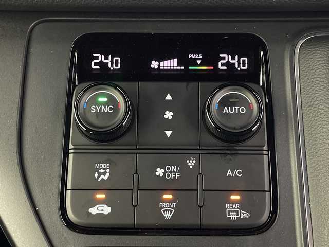 ホンダ ステップワゴン スパーダ eHEV プレミアムライン 埼玉県 2024(令6)年 1.7万km クリスタルブラックパール 純正11．4型SDナビ/（BT/DVD/CD/AM/FM/フルセグTV）/後席モニター/両側パワースライドドア/BSM/前後ドライブレコーダー/ホンダセンシング/・衝突軽減ブレーキ/・誤発進抑制機能/・車線維持支援システム/・アダプティブクルーズコントロール/ハーフレザーシート/シートヒーター/ビルトインETC/前列USB端子/純正アルミホイール