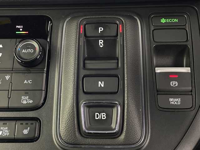 ホンダ ステップワゴン スパーダ eHEV プレミアムライン 埼玉県 2024(令6)年 1.7万km クリスタルブラックパール 純正11．4型SDナビ/（BT/DVD/CD/AM/FM/フルセグTV）/後席モニター/両側パワースライドドア/BSM/前後ドライブレコーダー/ホンダセンシング/・衝突軽減ブレーキ/・誤発進抑制機能/・車線維持支援システム/・アダプティブクルーズコントロール/ハーフレザーシート/シートヒーター/ビルトインETC/前列USB端子/純正アルミホイール