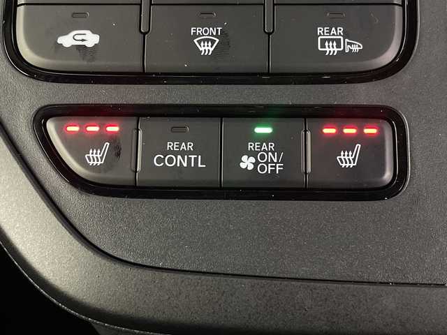 ホンダ ステップワゴン スパーダ eHEV プレミアムライン 埼玉県 2024(令6)年 1.7万km クリスタルブラックパール 純正11．4型SDナビ/（BT/DVD/CD/AM/FM/フルセグTV）/後席モニター/両側パワースライドドア/BSM/前後ドライブレコーダー/ホンダセンシング/・衝突軽減ブレーキ/・誤発進抑制機能/・車線維持支援システム/・アダプティブクルーズコントロール/ハーフレザーシート/シートヒーター/ビルトインETC/前列USB端子/純正アルミホイール