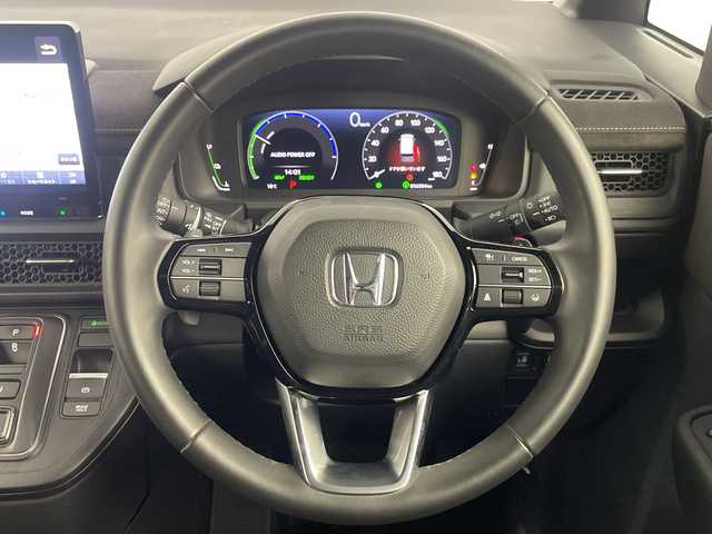 ホンダ ステップワゴン スパーダ eHEV プレミアムライン 埼玉県 2024(令6)年 1.7万km クリスタルブラックパール 純正11．4型SDナビ/（BT/DVD/CD/AM/FM/フルセグTV）/後席モニター/両側パワースライドドア/BSM/前後ドライブレコーダー/ホンダセンシング/・衝突軽減ブレーキ/・誤発進抑制機能/・車線維持支援システム/・アダプティブクルーズコントロール/ハーフレザーシート/シートヒーター/ビルトインETC/前列USB端子/純正アルミホイール