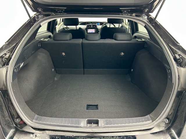 トヨタ プリウス S 福井県 2018(平30)年 6.7万km アティチュードブラックマイカ 純正ナビ　/Bluetooth/フルセグTV/Clazzio黒革調シートカバー/前方ドライブレコーダー/トヨタセーフティセンス　/アダプティブクルーズコントロール　/バックカメラ　/ビルトインETC /オートライト　/前後コーナーセンサー/純正フロアマット/純正フォグ/禁煙車