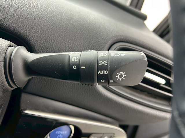 トヨタ プリウス S 福井県 2018(平30)年 6.7万km アティチュードブラックマイカ 純正ナビ　/Bluetooth/フルセグTV/Clazzio黒革調シートカバー/前方ドライブレコーダー/トヨタセーフティセンス　/アダプティブクルーズコントロール　/バックカメラ　/ビルトインETC /オートライト　/前後コーナーセンサー/純正フロアマット/純正フォグ/禁煙車